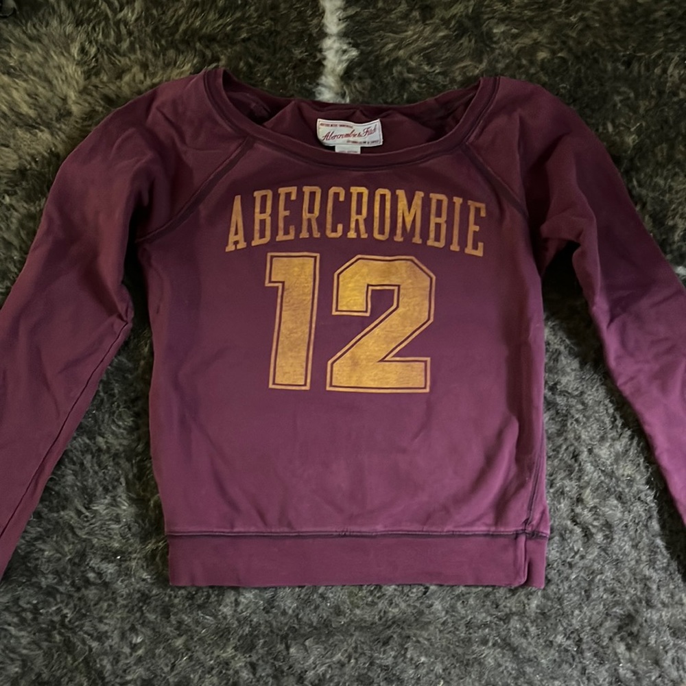 Abercrombie off shoulder sweatshirt. Size medium fits like an XS.